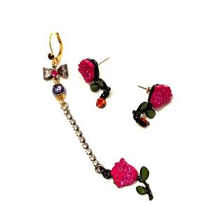 Betsey Johnson Pink Rose Bud Dangling Earrings 🌷